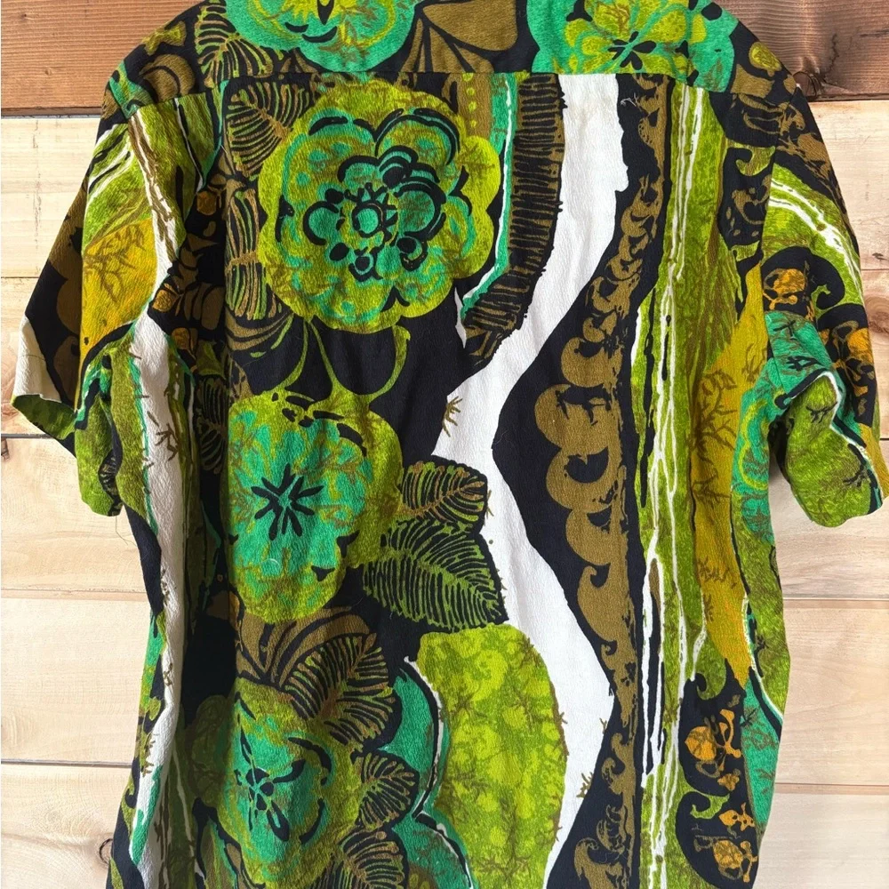 Vintage Hawaiian button up shirt - Picture 5 of 9